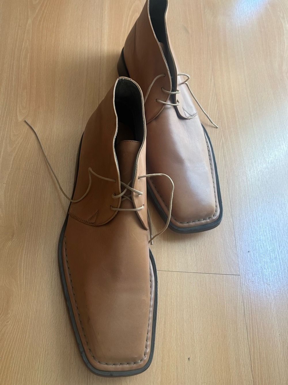 Kenneth Cole Men's Tan Leather Chukka Shoes Boots from the film industry in Ca.